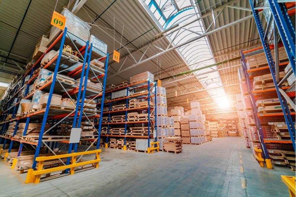 Do We Need a Centralized or Decentralized Warehouse Strategy?