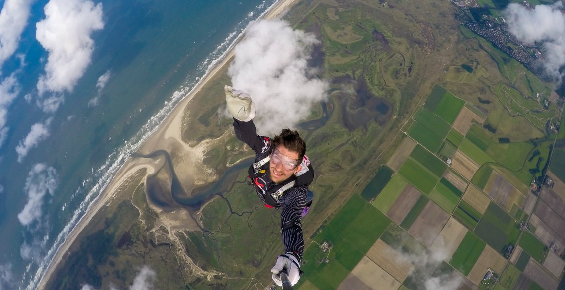 René flying head up for selfie