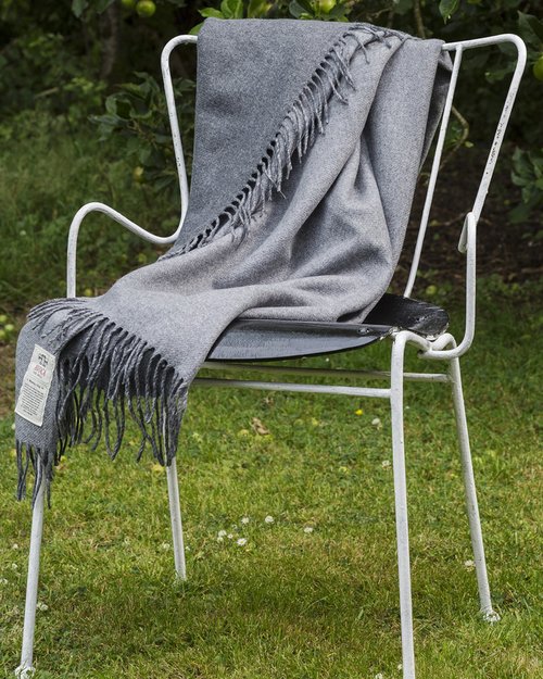 Stella Cashmere Blend Throw in Black and Grey