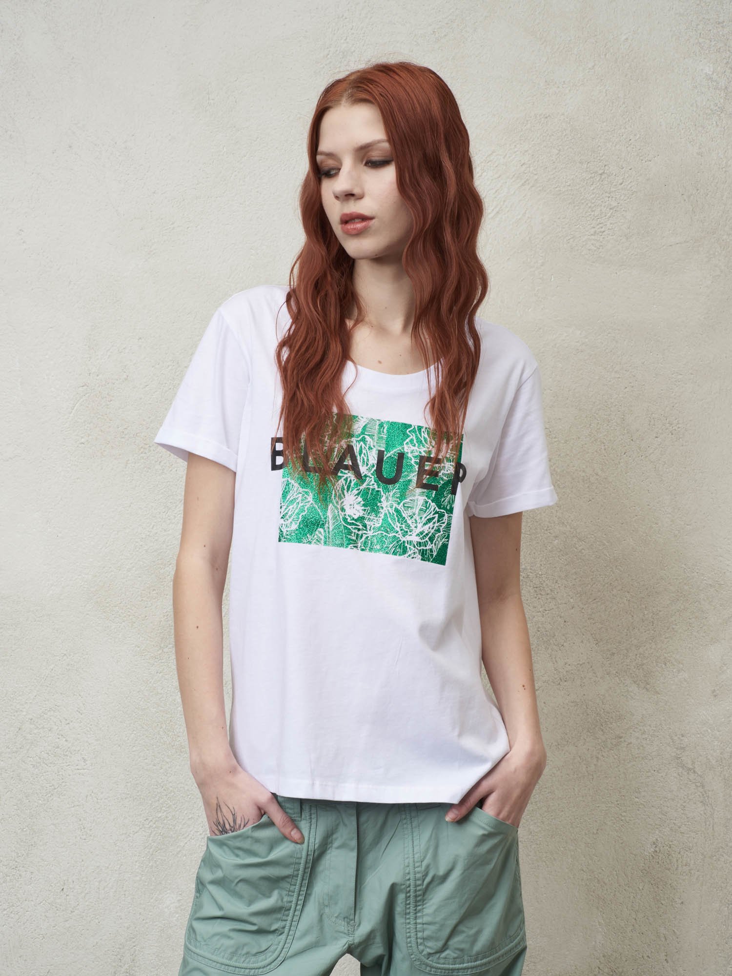 T SHIRT WITH GLITTER PRINT