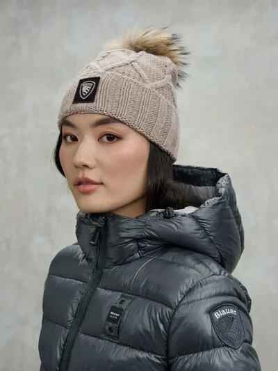 BRAIDED HAT WITH POM POM DACIA