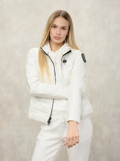 DAUNENJACKE MIT KOREANISCHEM KRAGEN VALE