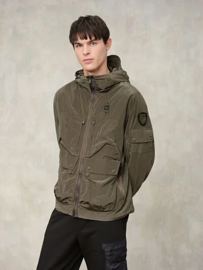 CHAQUETA CON CINTA A ADORNO RICKER