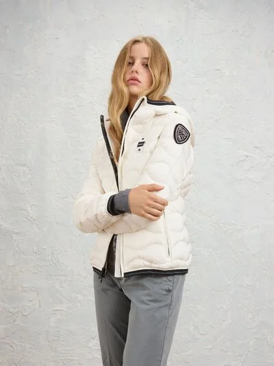 KURZE GEPOLSTERTE DAUNENJACKE CAMELIA