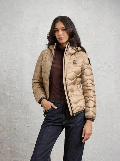 KURZE GEPOLSTERTE DAUNENJACKE CAMELIA