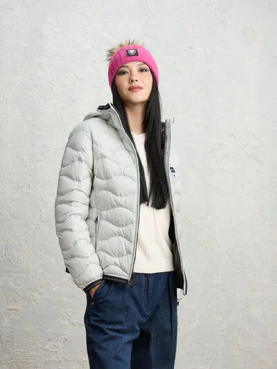 KURZE GEPOLSTERTE DAUNENJACKE CAMELIA