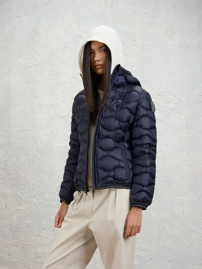 KURZE GEPOLSTERTE DAUNENJACKE CAMELIA