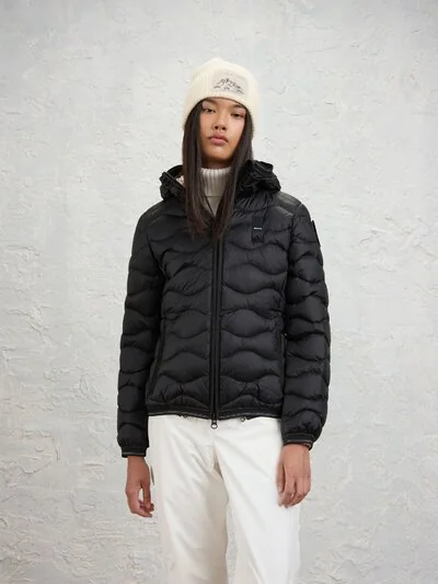 KURZE GEPOLSTERTE DAUNENJACKE CAMELIA