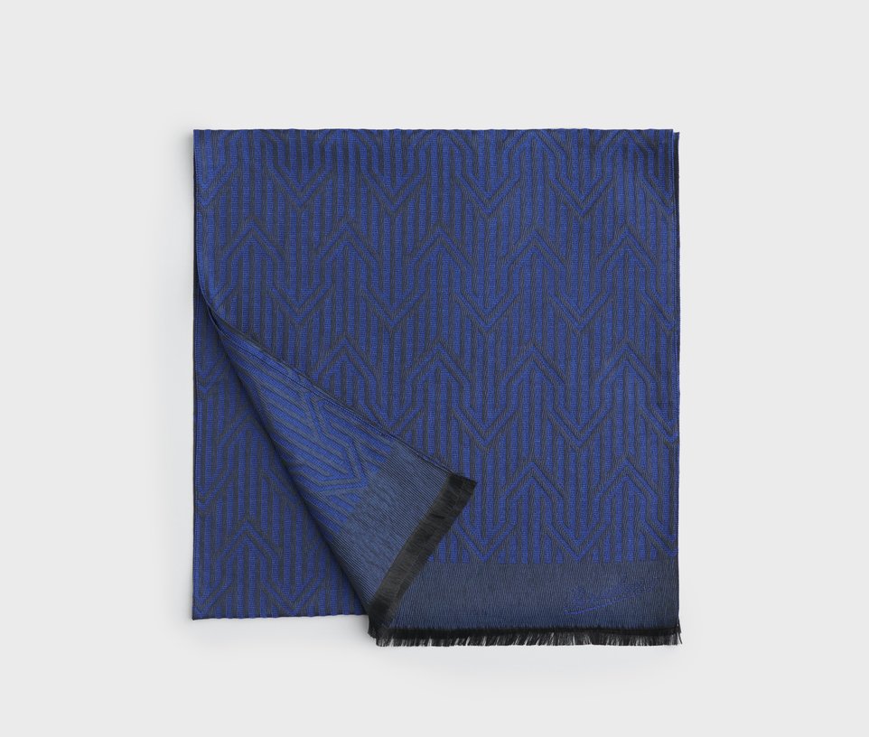 Geometric patterned scarf