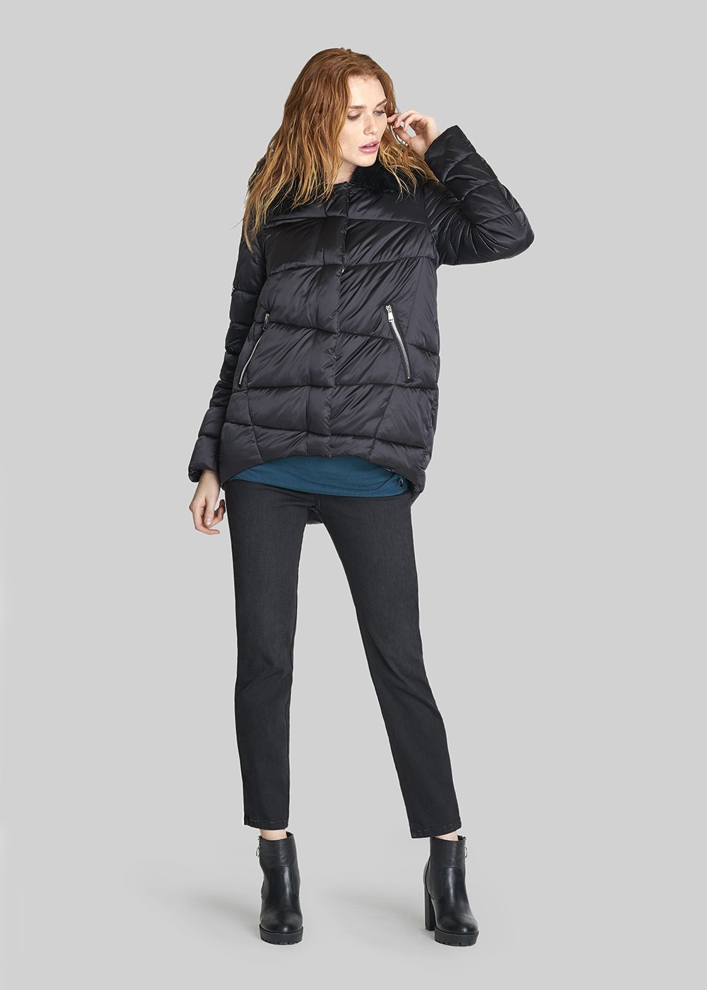 Patrics down jacket with hood and hidden buttoning - Black