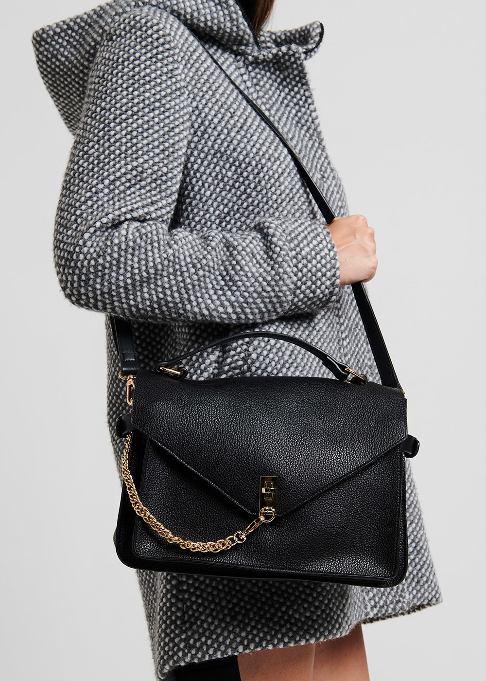 Batty cross body bag with chain - Black - Woman