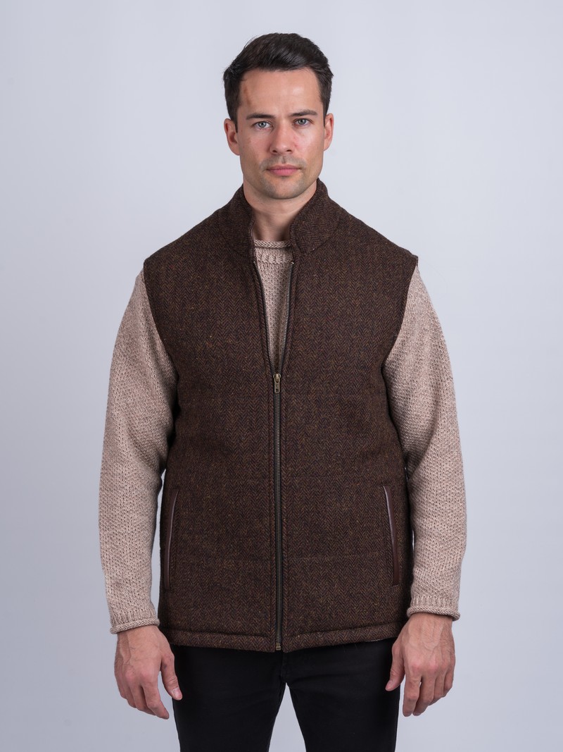 Gilet sans manches en tweed à chevrons marron avec bordures en cuir