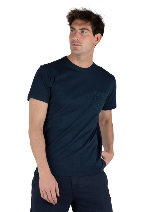 T-shirt with microprinted pocket