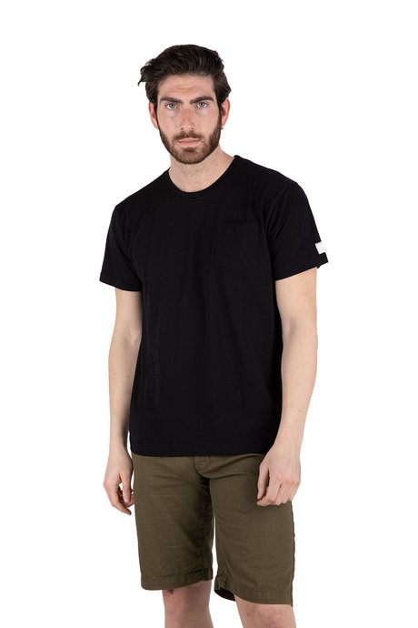 Basic T-shirt with small pocket
