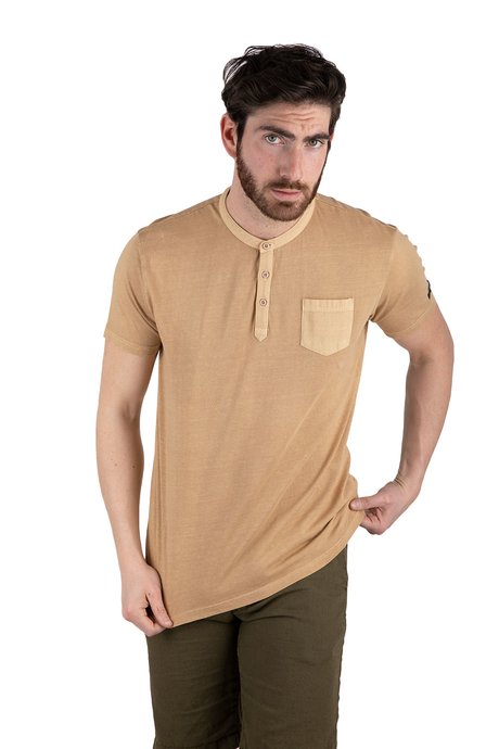Mandarin T-shirt with buttons