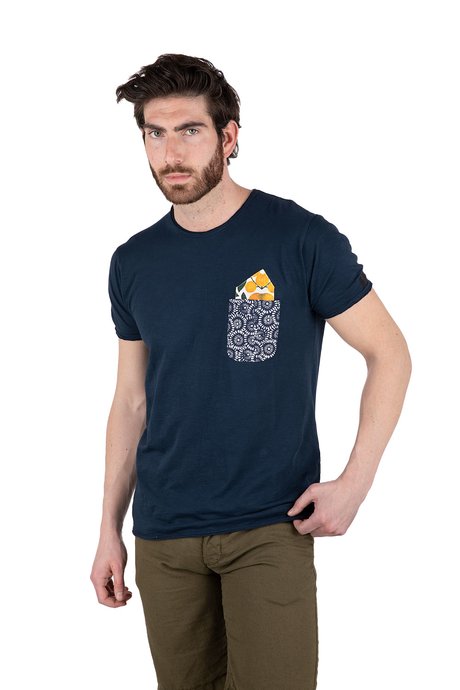 T-shirt with patterned small pocket and patch