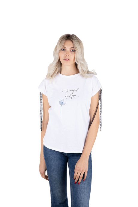 T-shirt with lace and strings