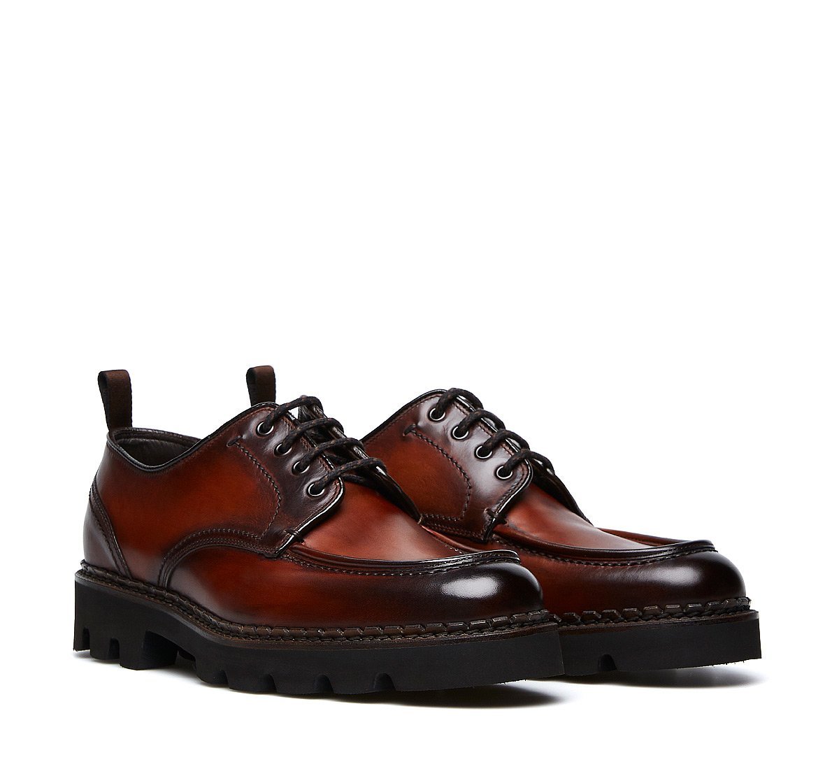 Lace-ups in exquisite, hand-buffed calfskin