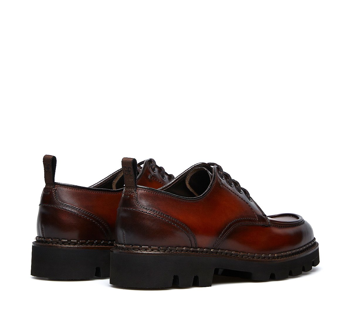 Lace-ups in exquisite, hand-buffed calfskin