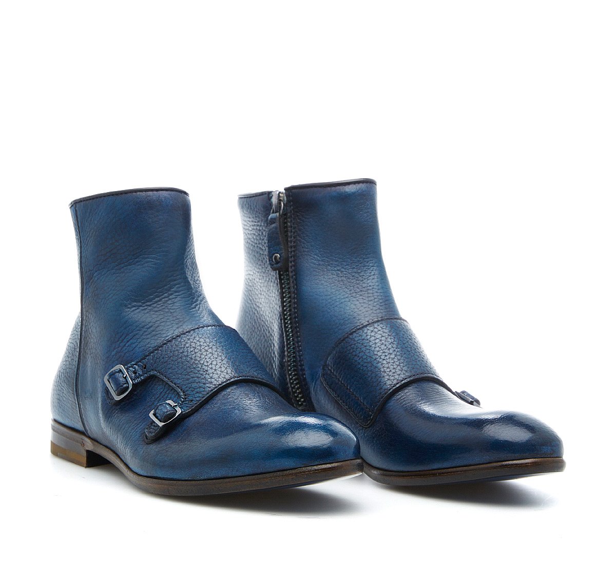 Ankle boots in hand-buffed buckskin