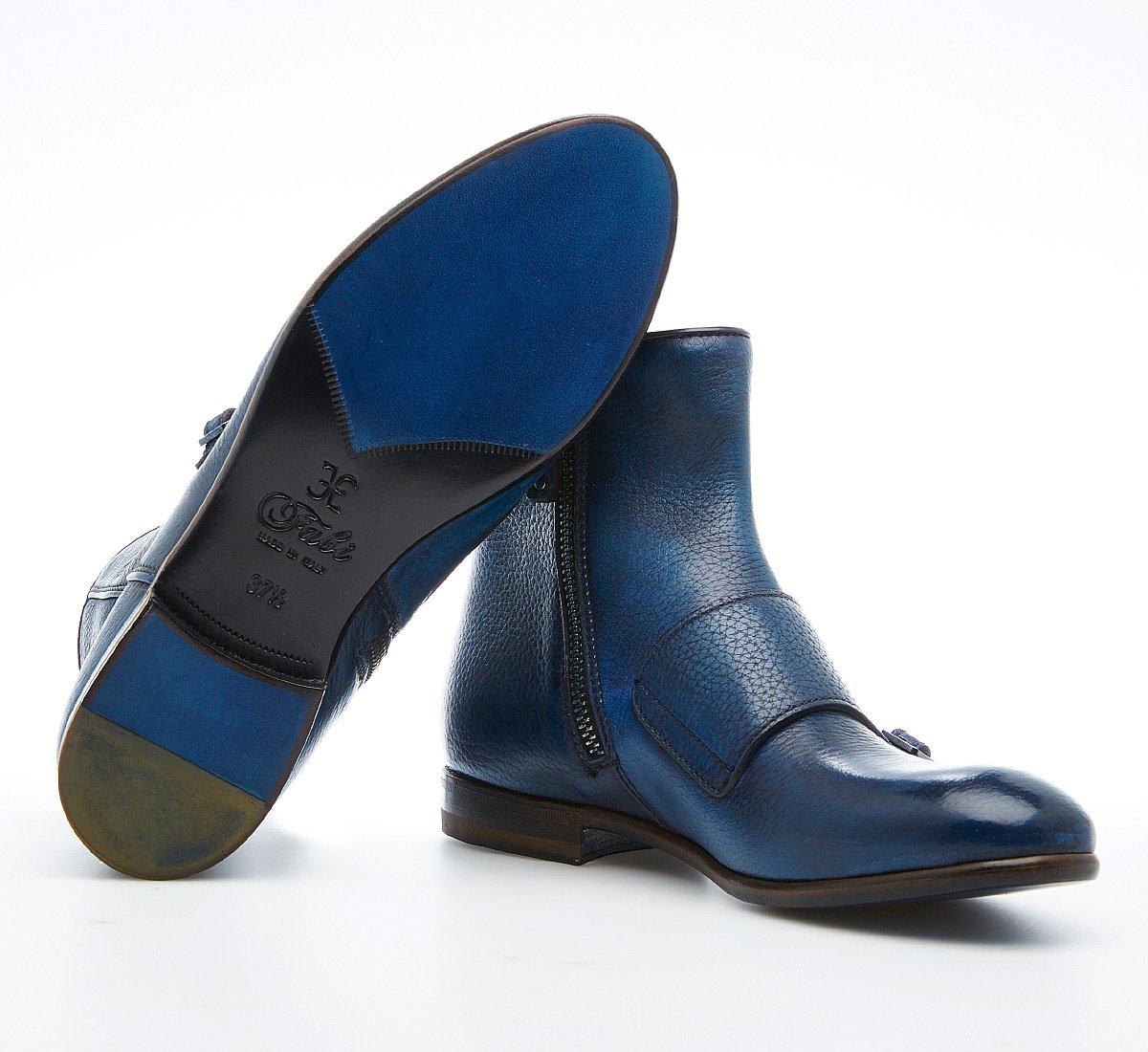 Ankle boots in hand-buffed buckskin