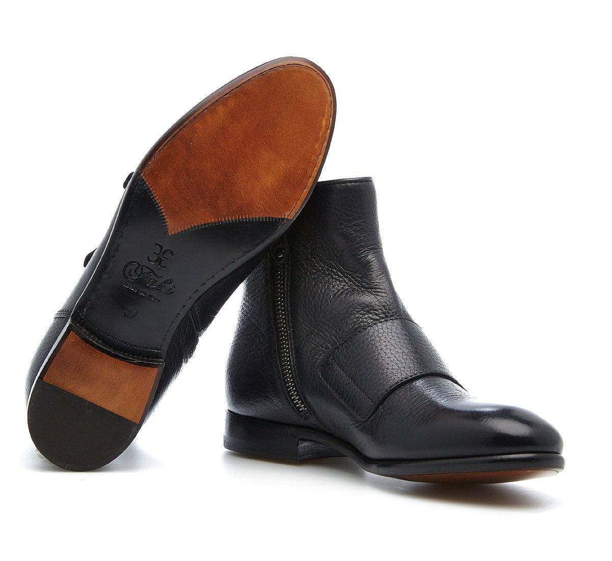 Ankle boots in hand-buffed buckskin