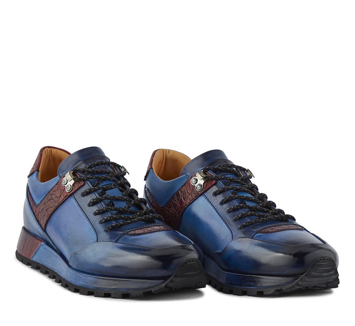 Sneaker in vitello decolorato e invecchiato a mano