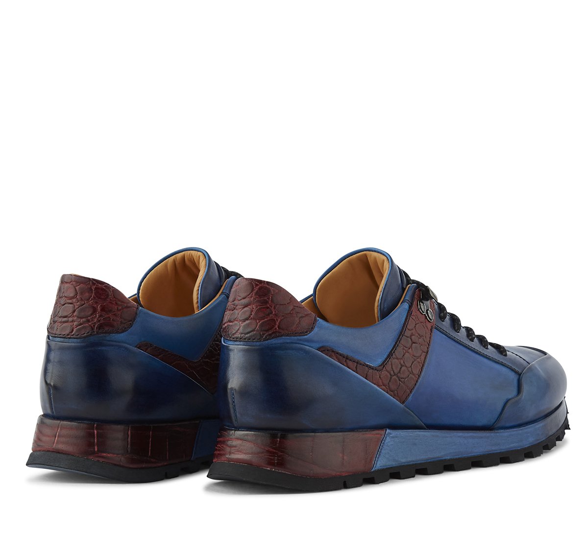 Sneaker in vitello decolorato e invecchiato a mano