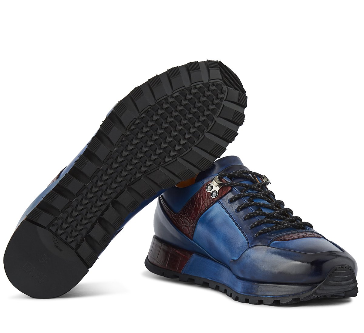 Sneaker in vitello decolorato e invecchiato a mano