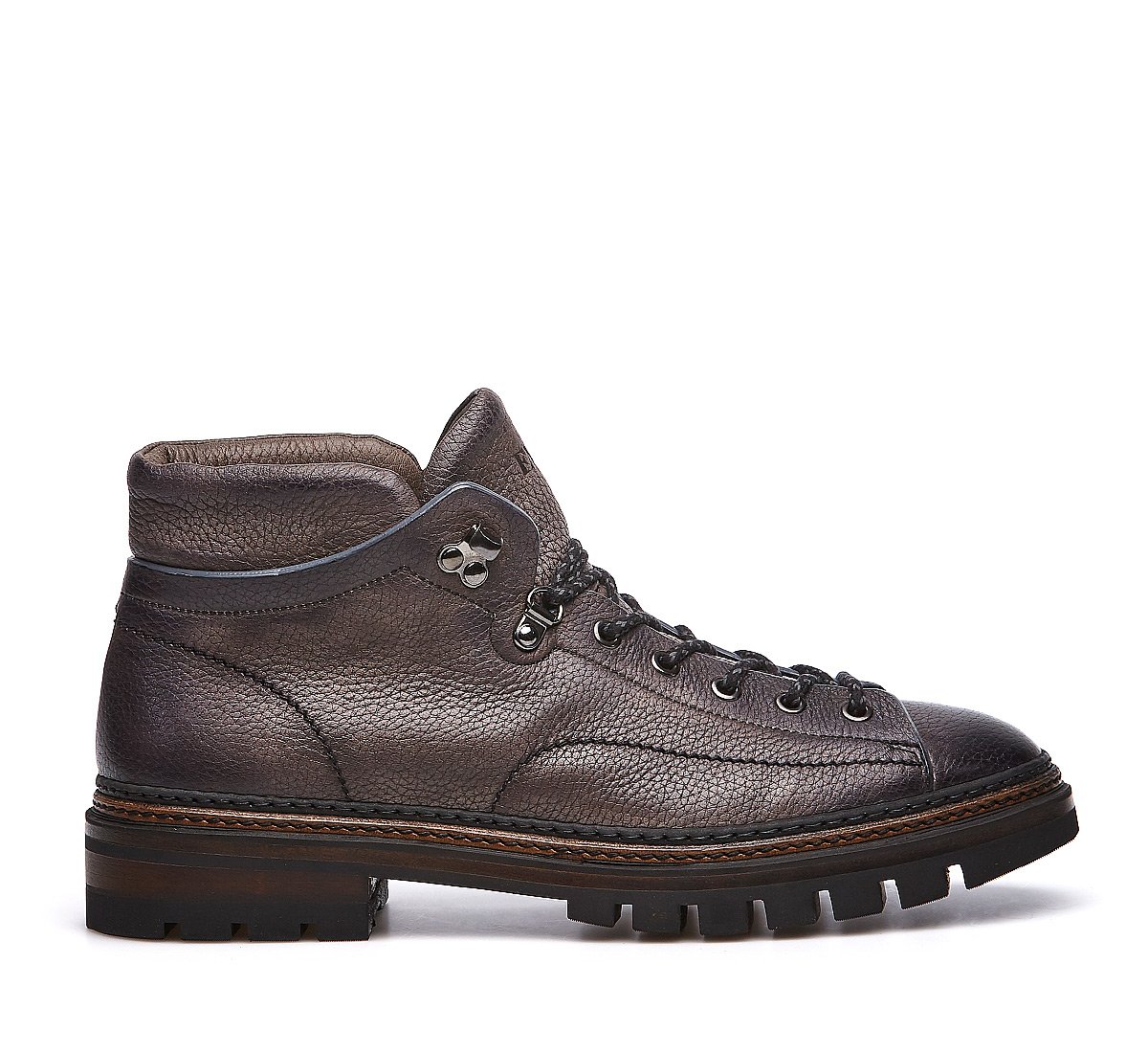 Buckskin ankle boots with delicate visible stitching tinted on tint