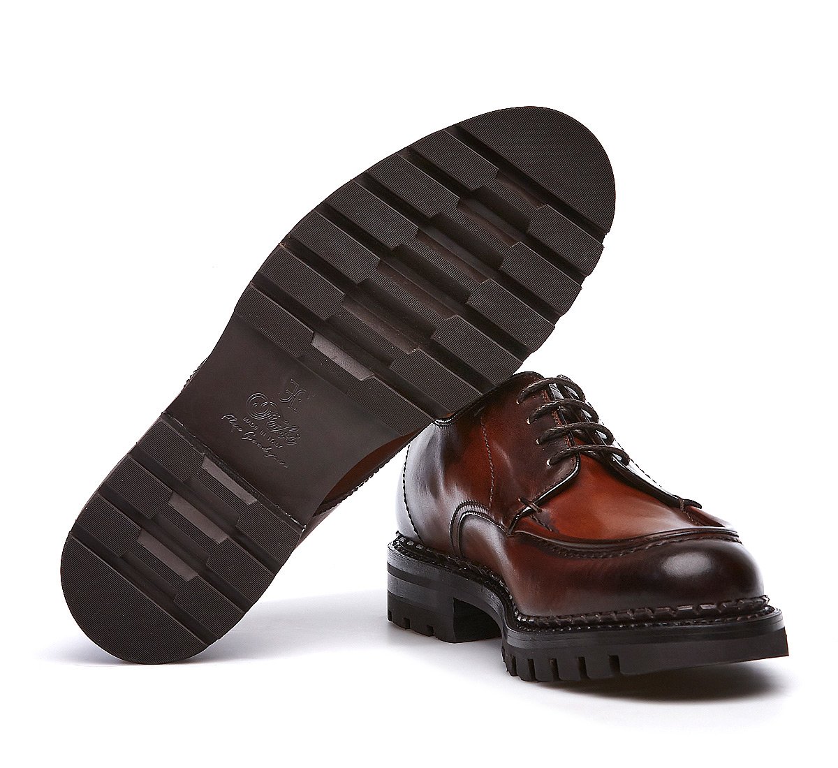 Lace-ups in calf leather