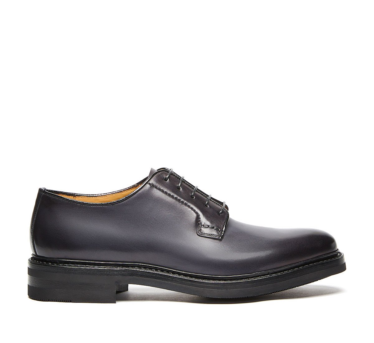 Lace-ups in luxury calf leather with Flex Goodyear construction