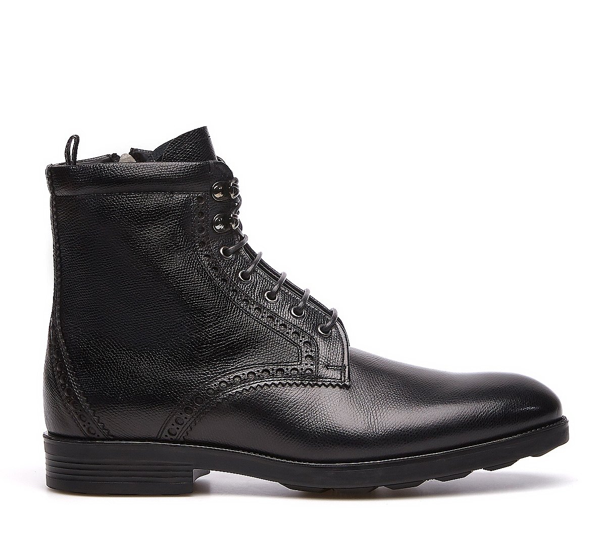 Combat boots in calf leather