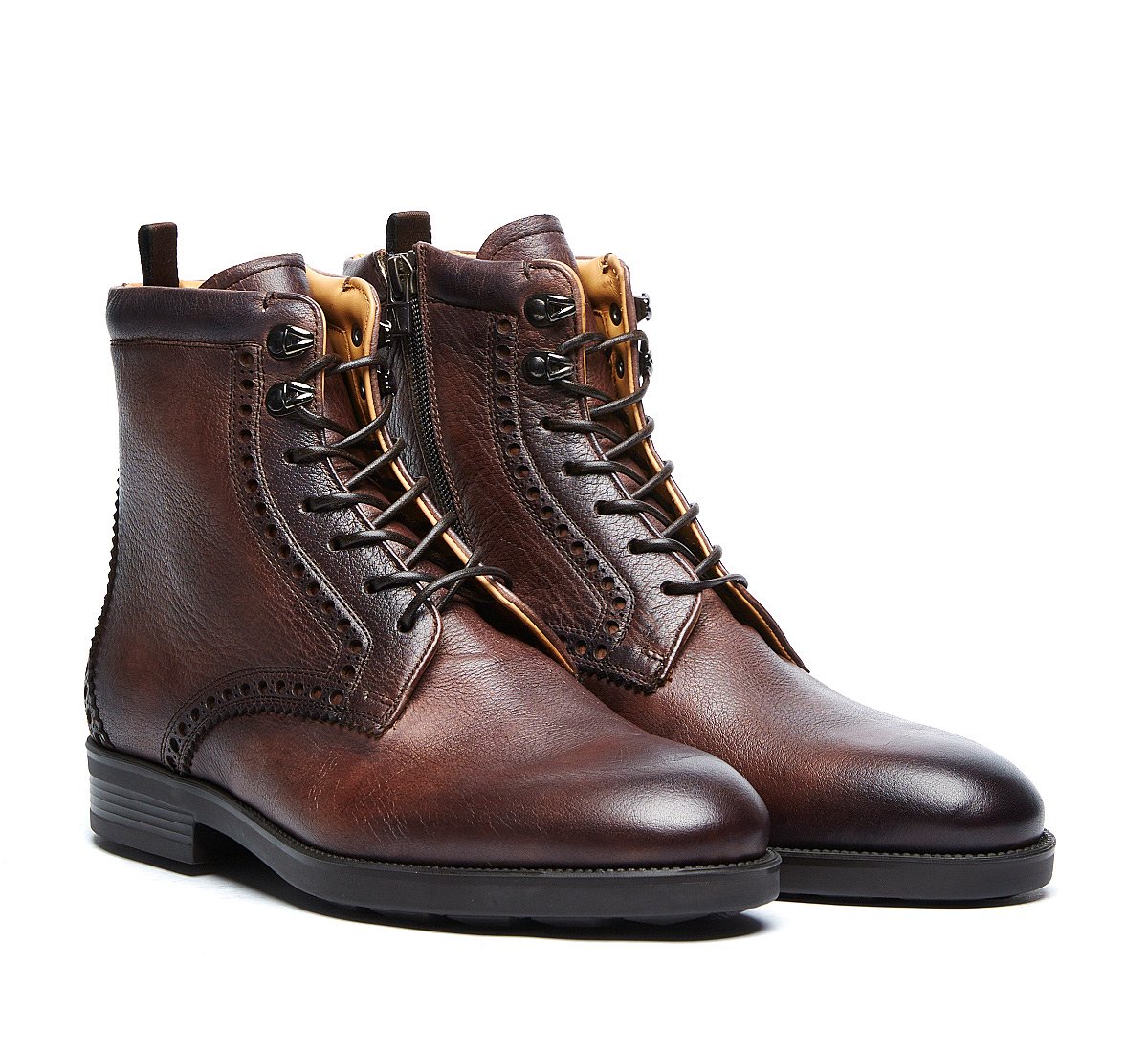 Combat boots in very soft calf leather