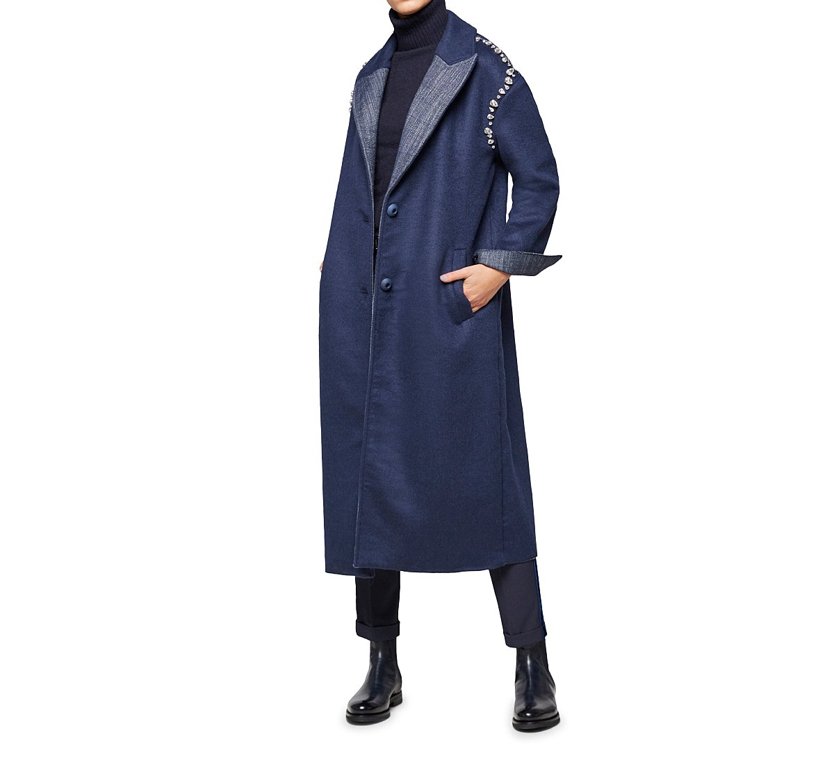 Coat with turned cuffs and lapel collar