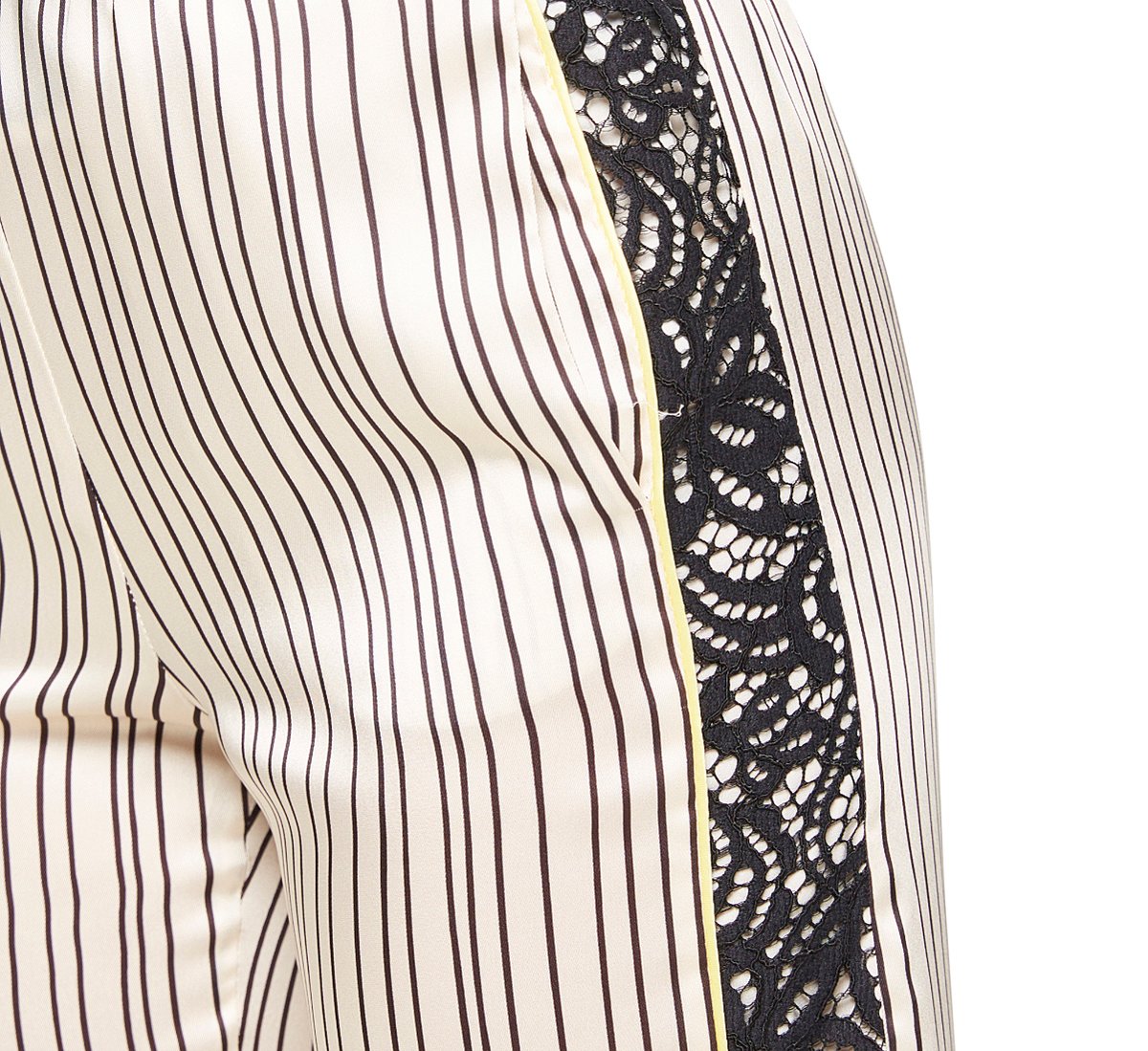 Pantaloni a vita alta
