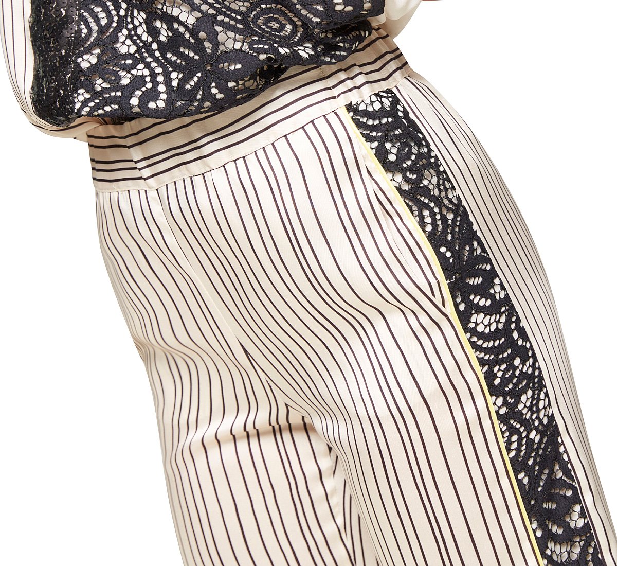 Pantaloni a vita alta