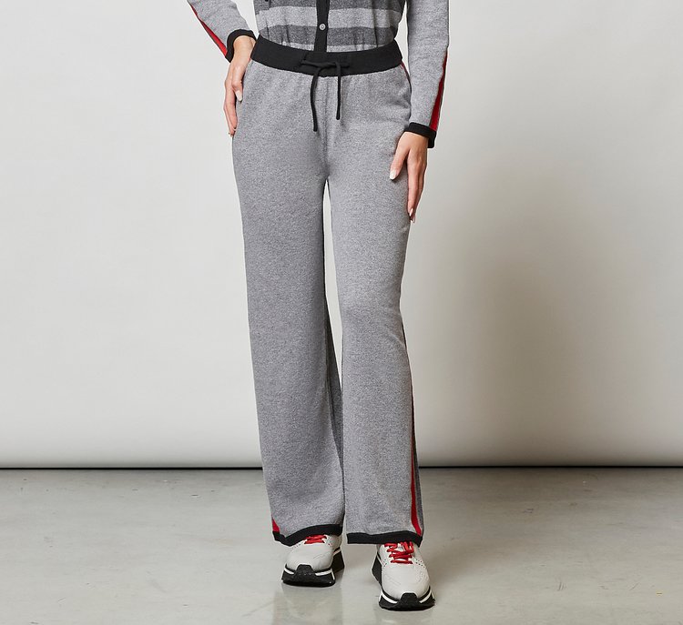 Loose tracksuit trousers