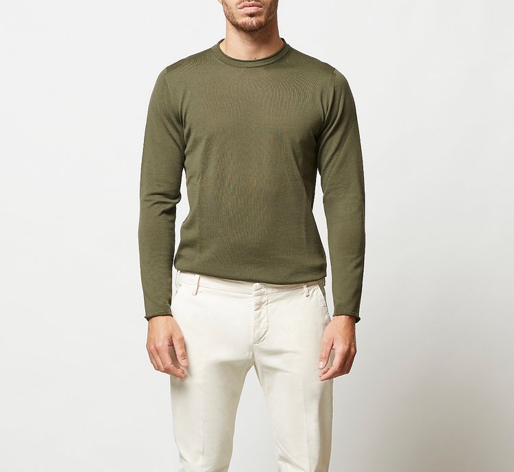 Plain-coloured warm wool sweater