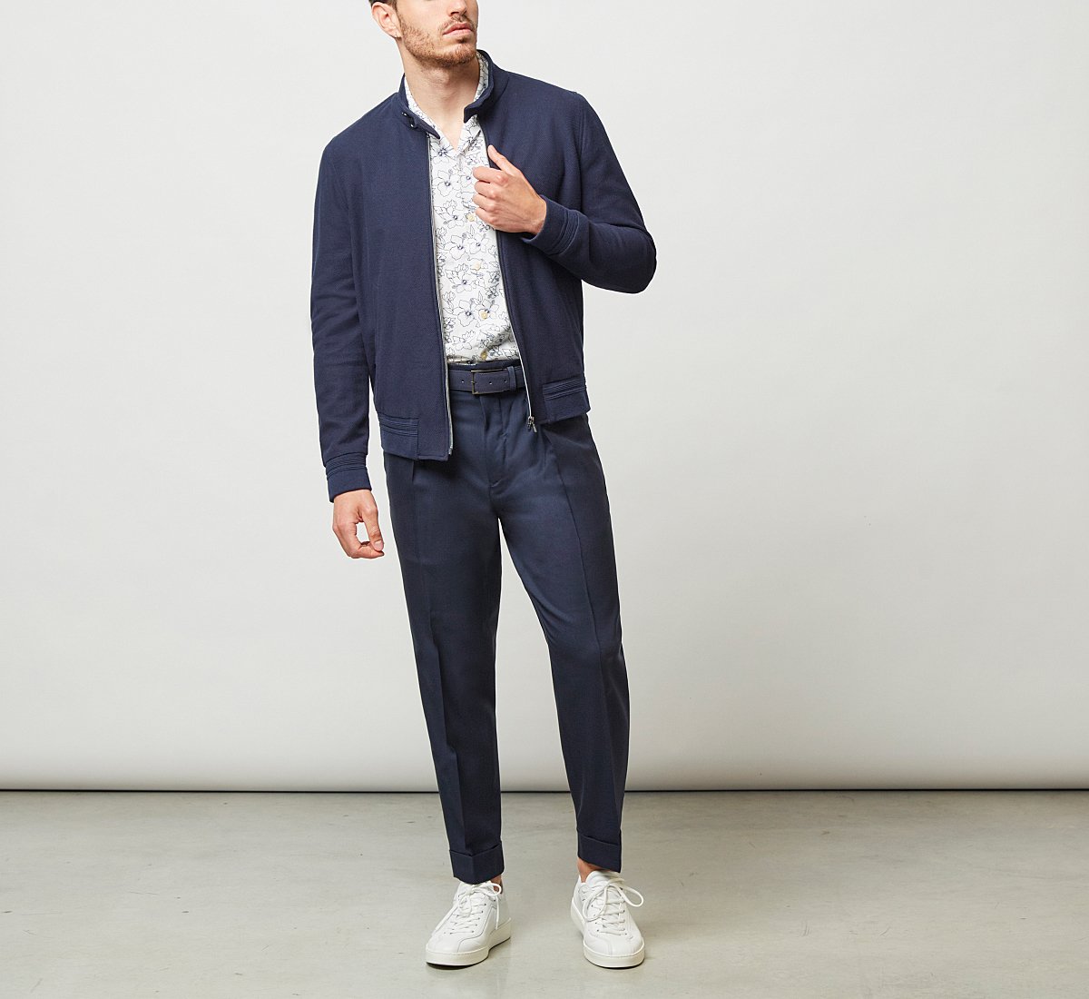 Cropped fabric trousers