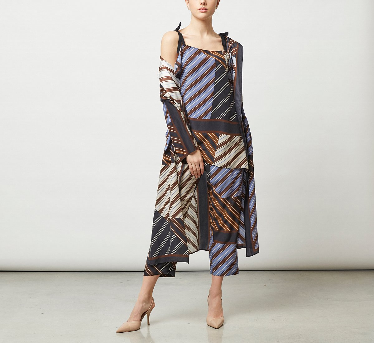 Light fabric trousers