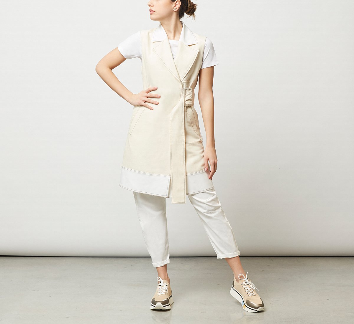 Sleeveless fabric jacket