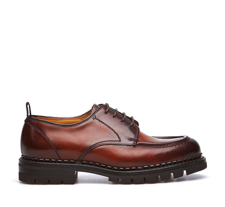 Lace-ups in calf leather