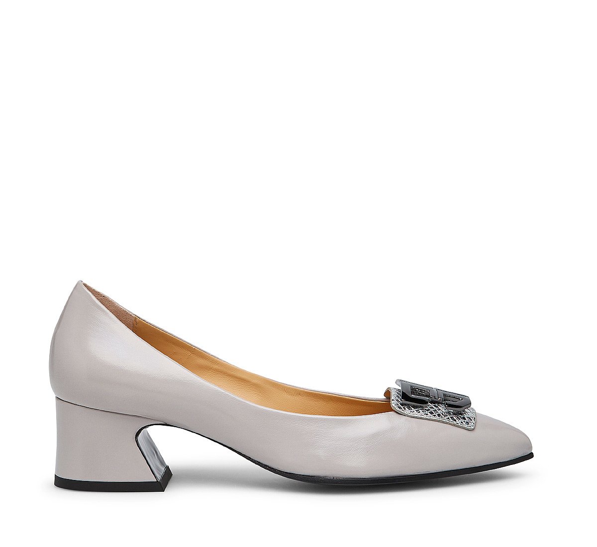 Leather pumps
