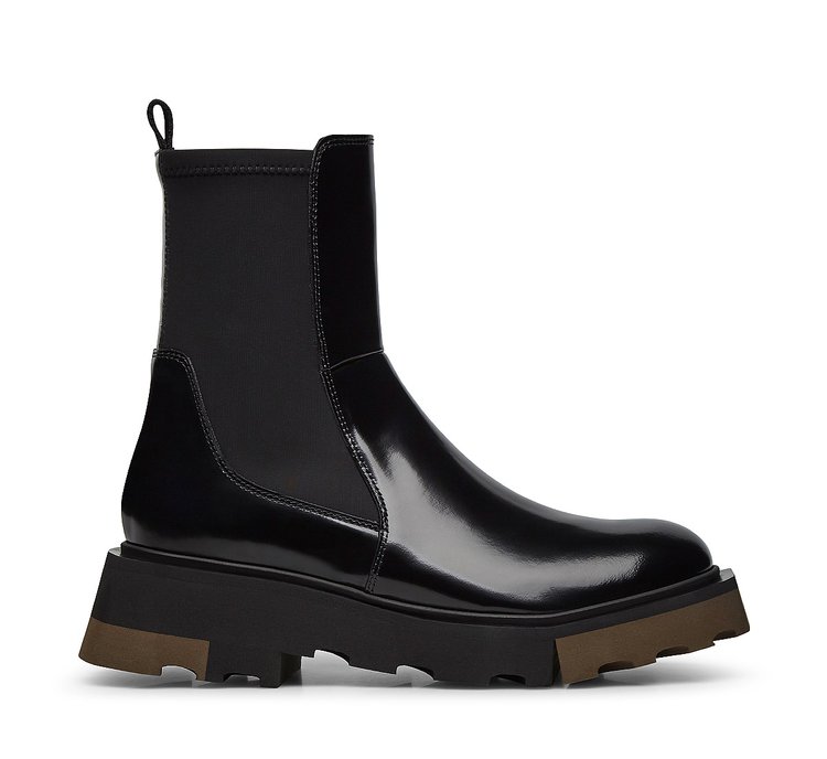 Shiny calfskin ankle boot