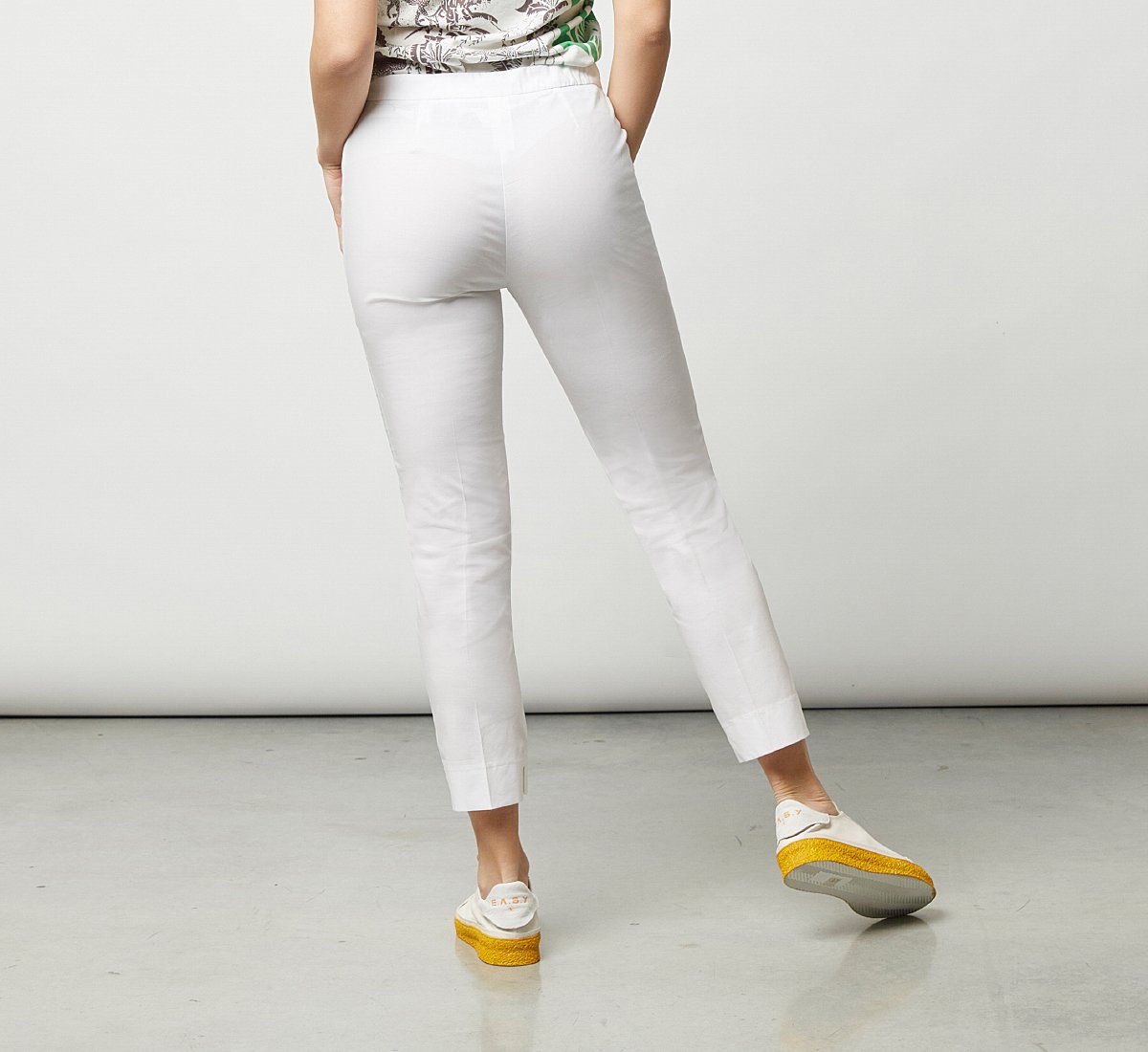 Stretch fabric trousers