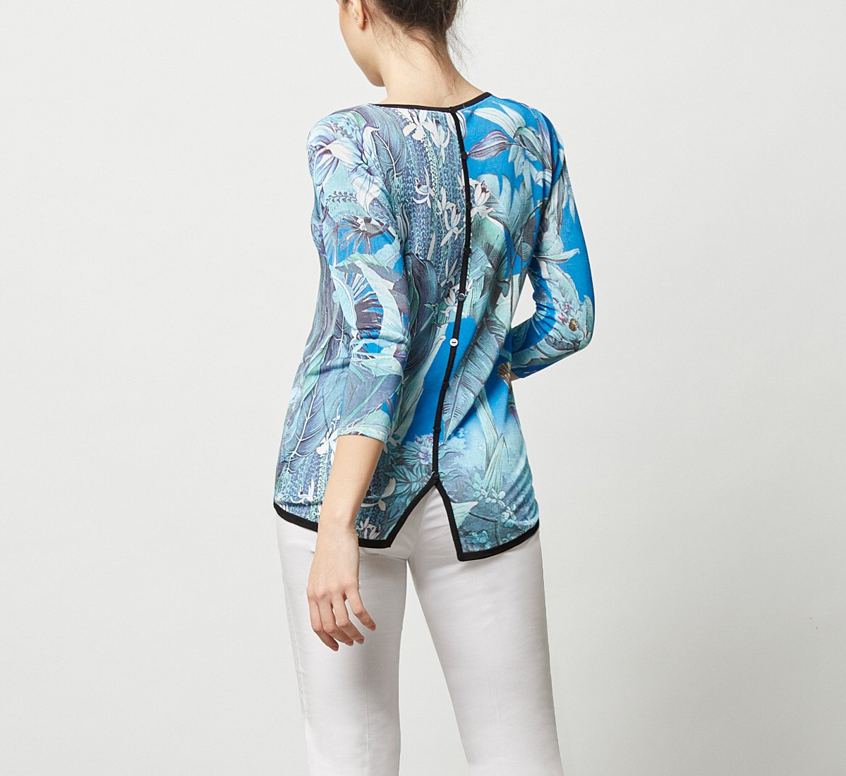 Fabric sweater with floral print