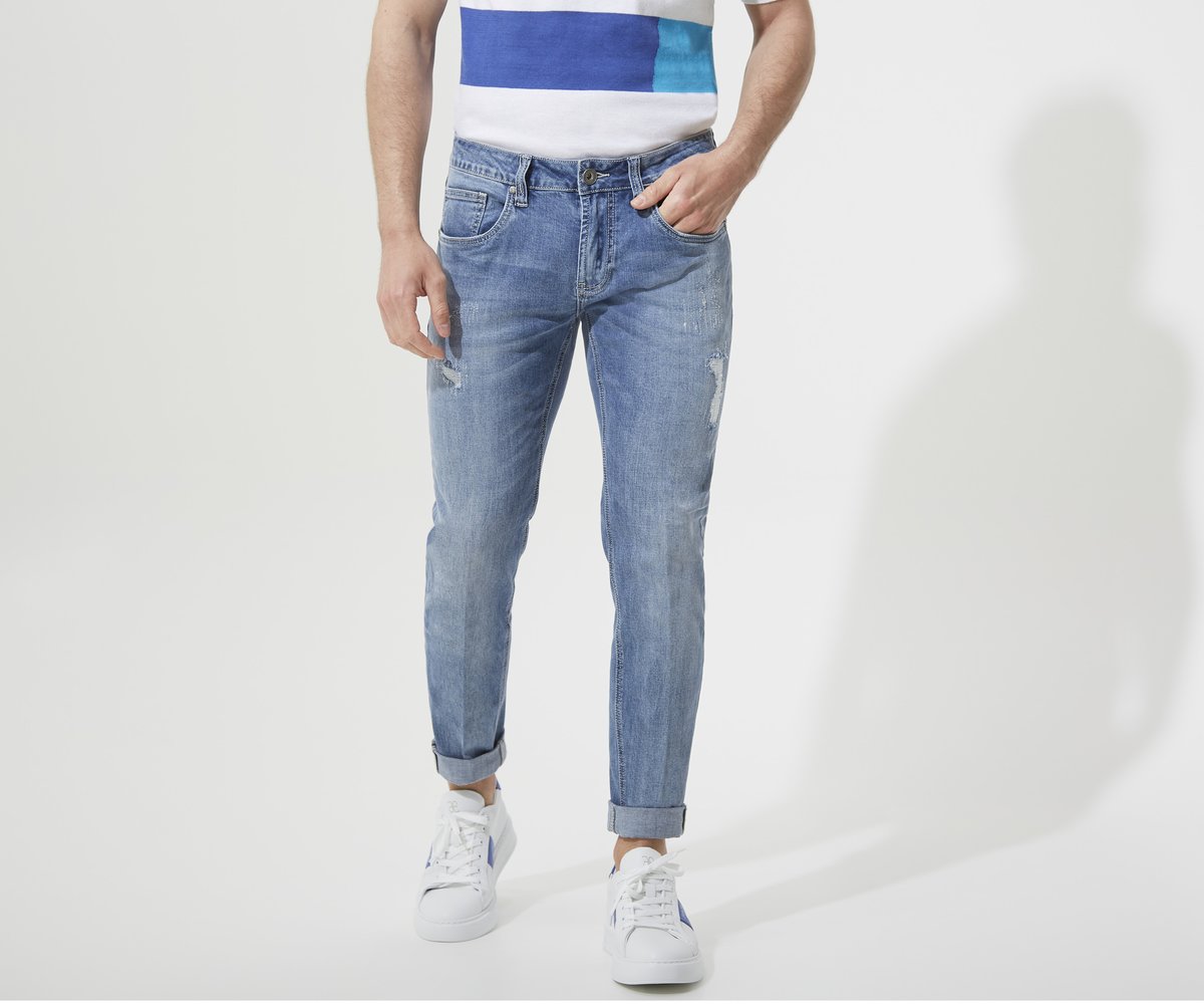 Slim fit jeans with rips