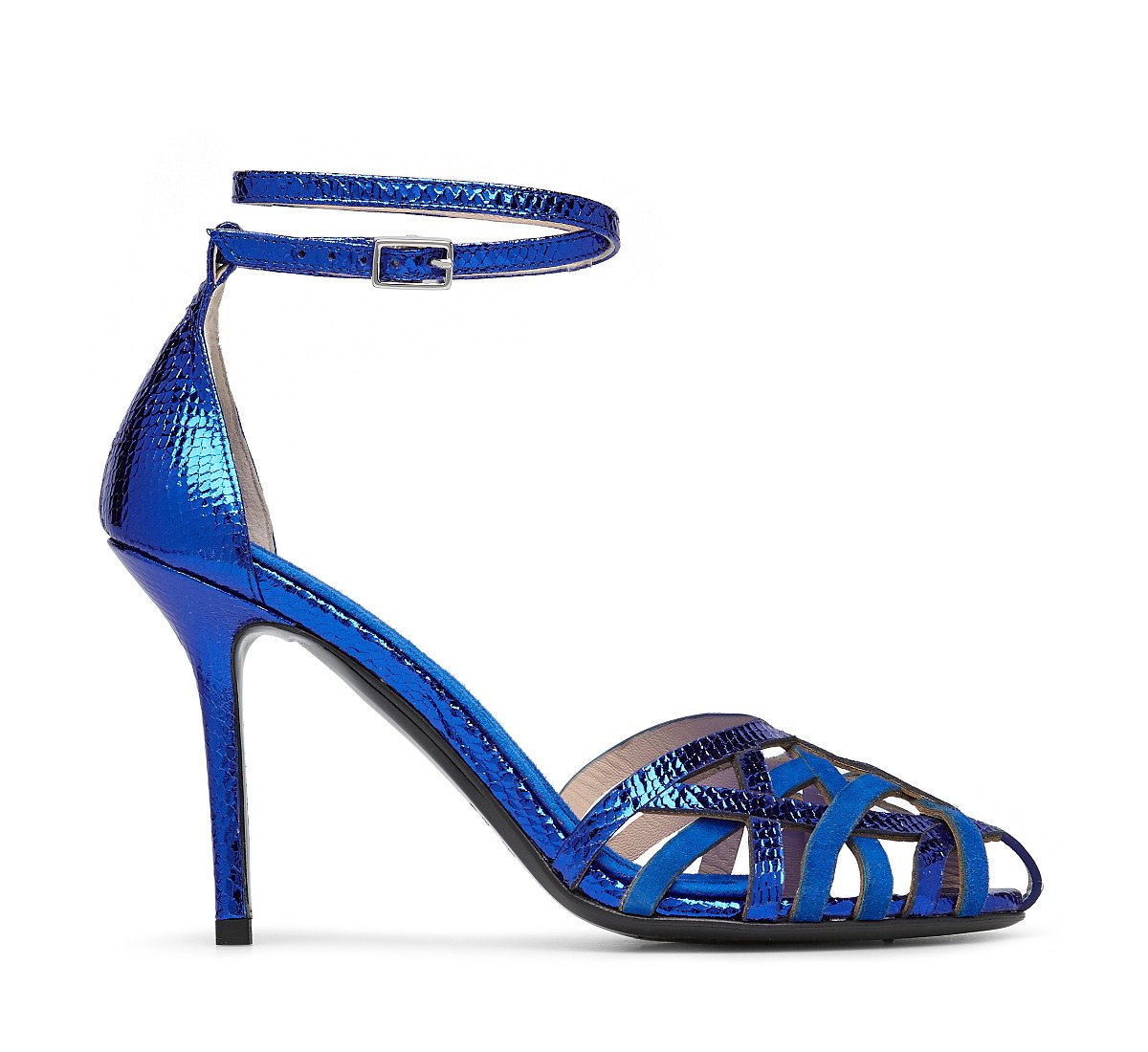 Strap sandals
