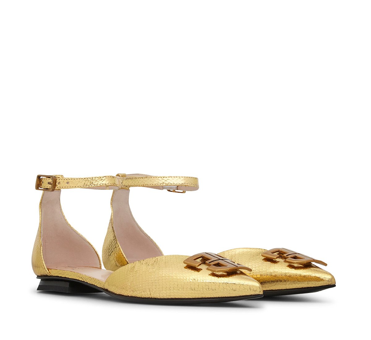 Ballet flat with strap
